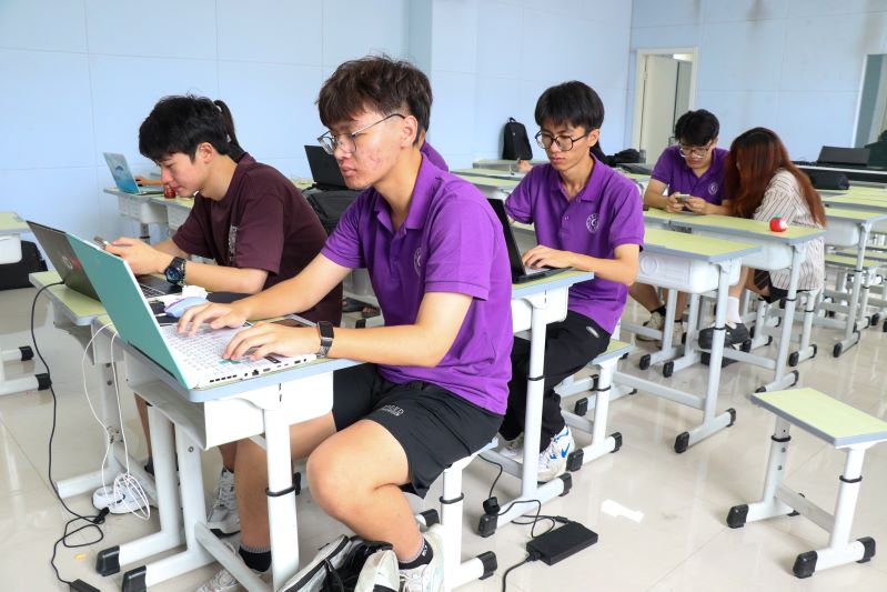 山东理工大学“圆梦”暑期社会实践团开展荷韵小学教学