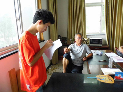 深入龙山民族村，调研民族团结新路径