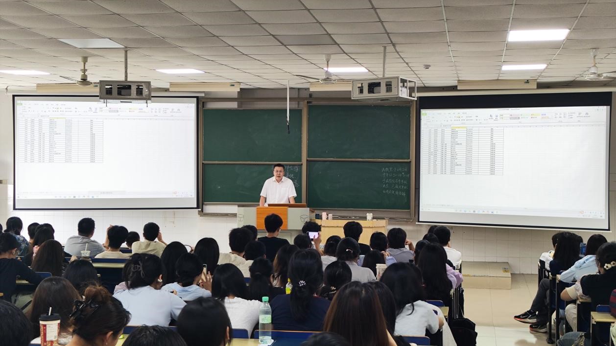 湖南师范大学法学院法学院召开2023级年级大会部署重点工作