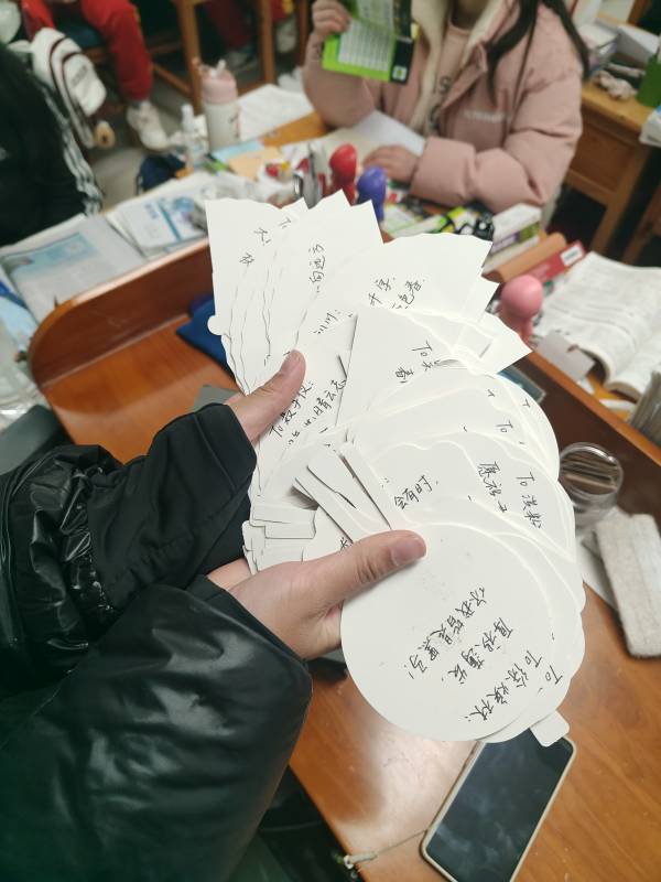 从笔尖到心间：返校宣讲中的“小而美”