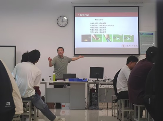 电子废料焕新，创意点亮未来
