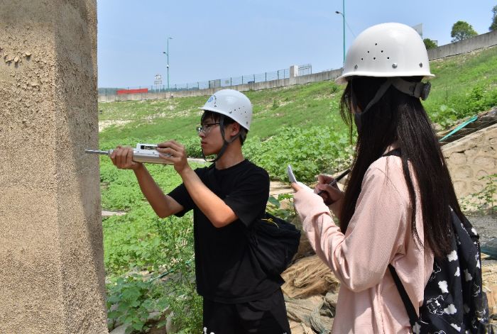 实践团实地获取结构数据 宋天浩摄