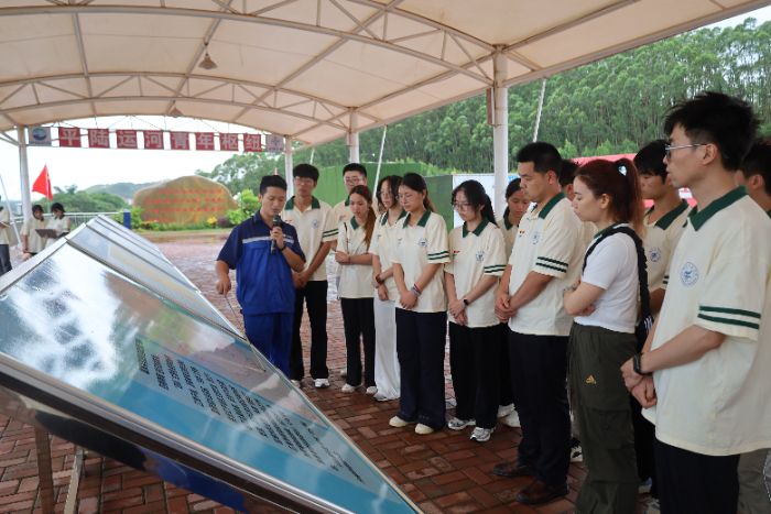 ഺ̬רҵԻӣѧˮƽ½Ϊɫչ̽Ŧ