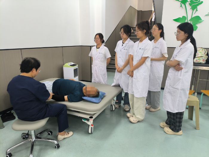 ҽѧԺǻ.ҽΡ | Ա㿪չרҵ񽡿