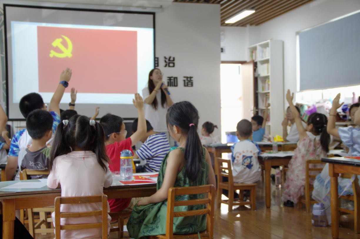 нഫӳģഺ־ԸͯУѧӸչɫ