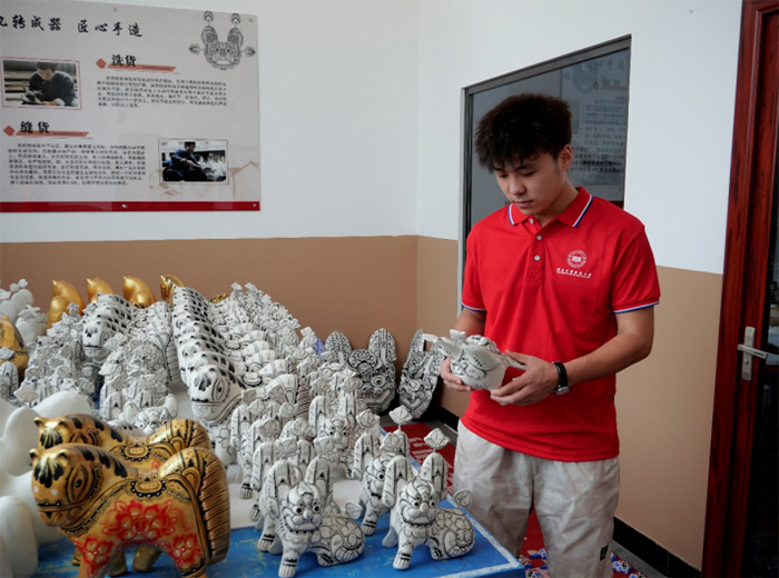 Դѧ|ƼѧӰμϷֹʵ̽ñײݽʵ