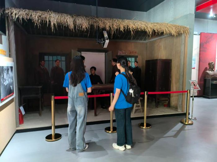 ѧѧ׷Ѱɫ㼣ʷ죬ин