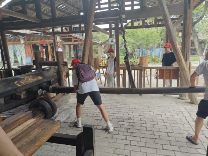 ѧ磺߽Ŵ壬̽ѰŴУഺǰ