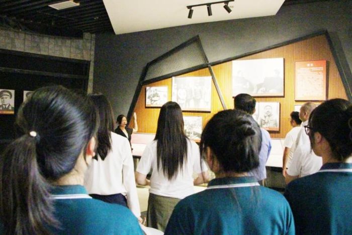  ഺˡʦѧӸɽչɫĻ˫ʵ