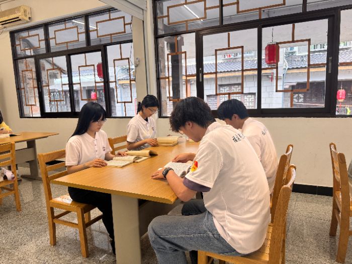 ʦѧ캽ʵӸ̩̤Ѱģഺ