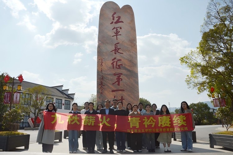 ����Ѱ������� ���Ʒܽ����³� ��������ʦ����ѧ����˼����ѧԺʦ������͡��չ�������ʵ��