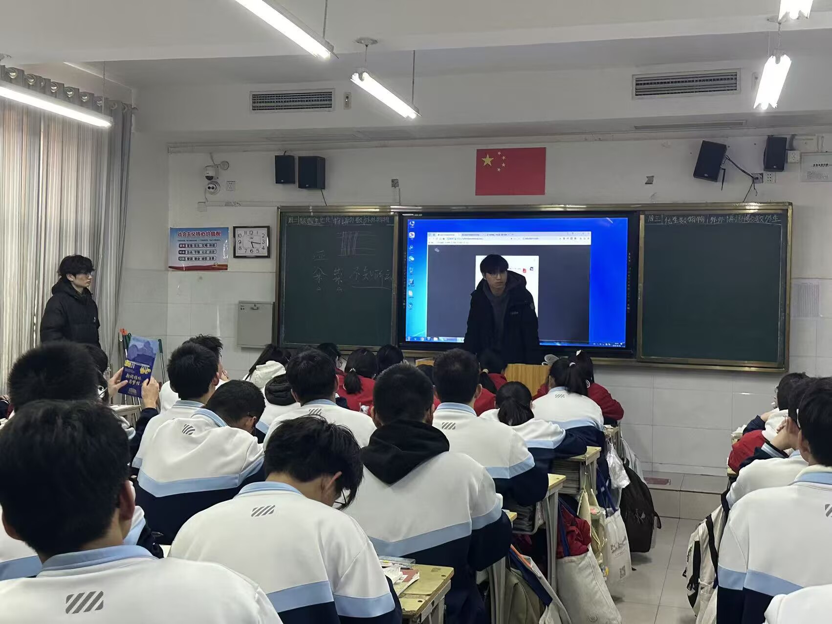 ��ѧ�ӹ�ĸУ н���ഫ��׷�� ���� ����������ѧʵ���ӻط�ݷ��ʵ����п�չ��ѧ����