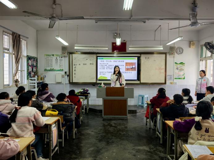 ����Ȼ����������ʵ�����������硪������ʦ����ѧ����ӳ��塱�ŶӸ����ִ�����У��չ��Ȼ�����