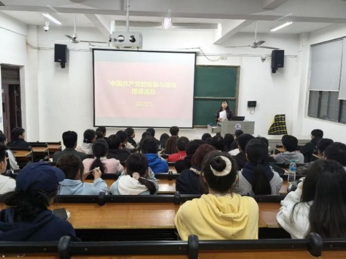 ����ְҵ������ѧ��������ѧԺ��չ���й��������ķ�չ��ʹ�����ڿλ