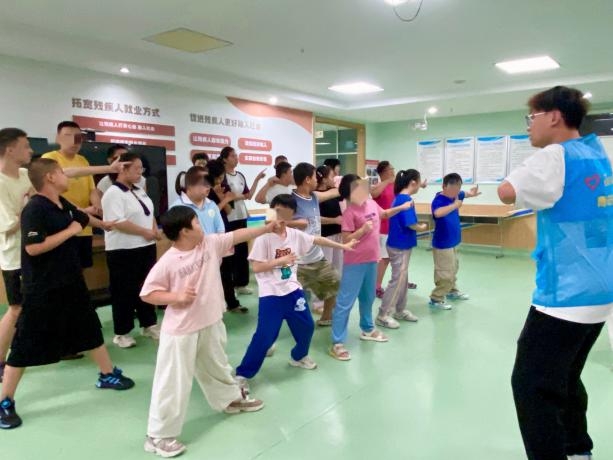 ��ͯ������ҽů���� �����ĳǴ�ѧҽѧԺ��ҽ����飬����ͬ�С�������߽���Է������չ���ϻ��߿���ϰ��