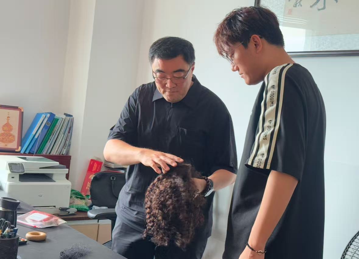 �߷ñ߾���ҵıʵ�� ������ó��ҵ�·�չ ���� �ൺ������ѧ�����»���Ŀ�鸰������չʵ�ص���** ****